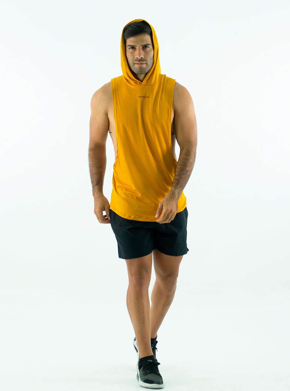 CAMISETA ESQUELETO CON CAPOTA MOSTAZA